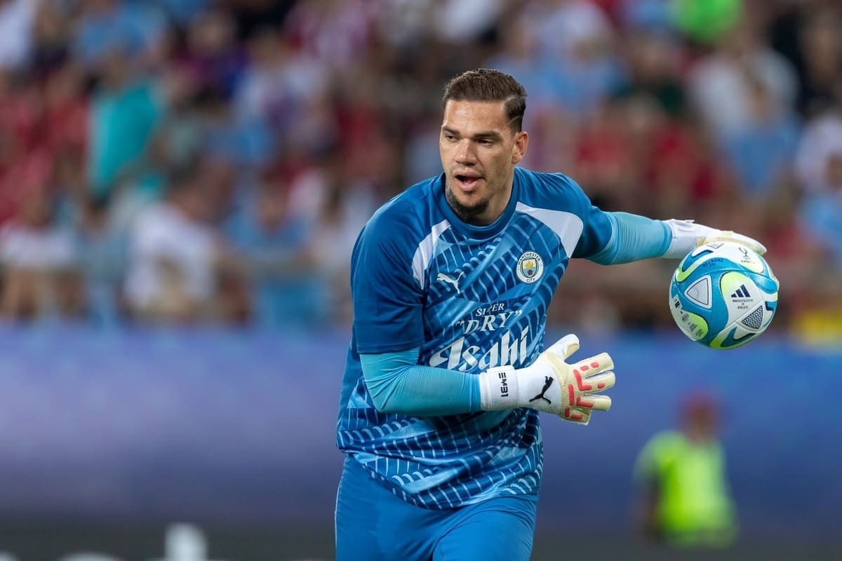 Pep Guardiola khien Ederson kho xu hinh anh
