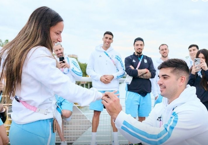 Man cau hon lang man tai Olympic Paris hinh anh