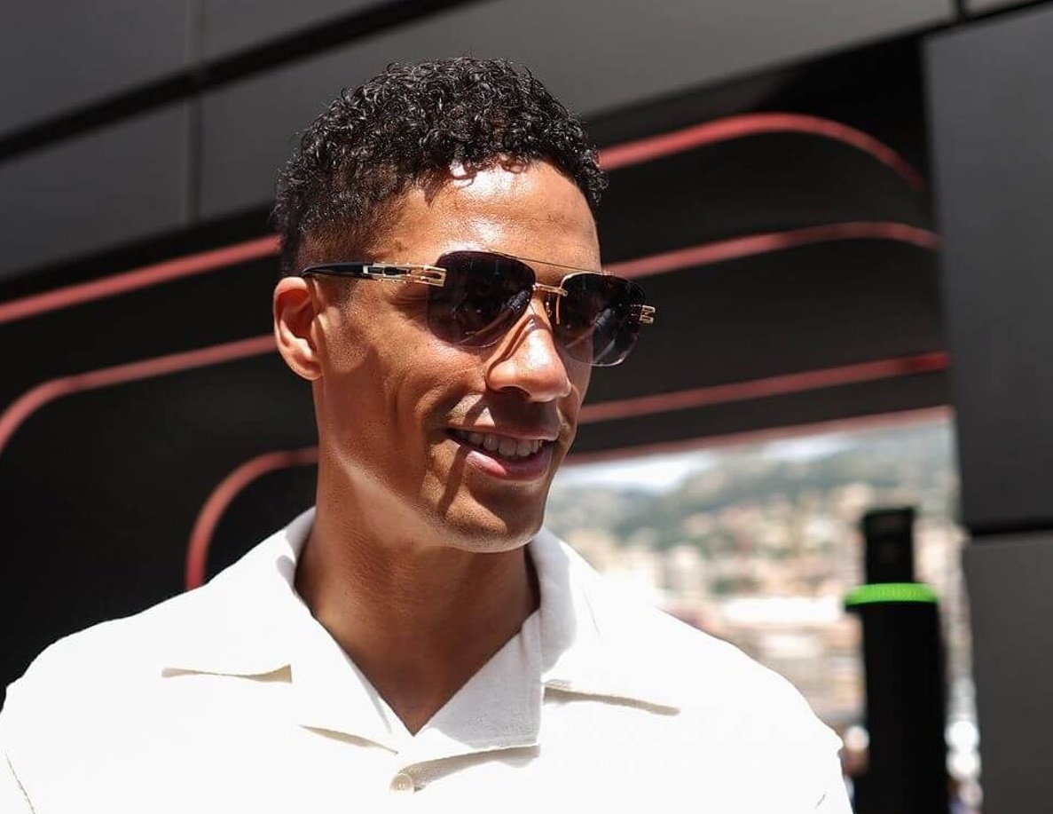 Varane phan khich khi den Como hinh anh