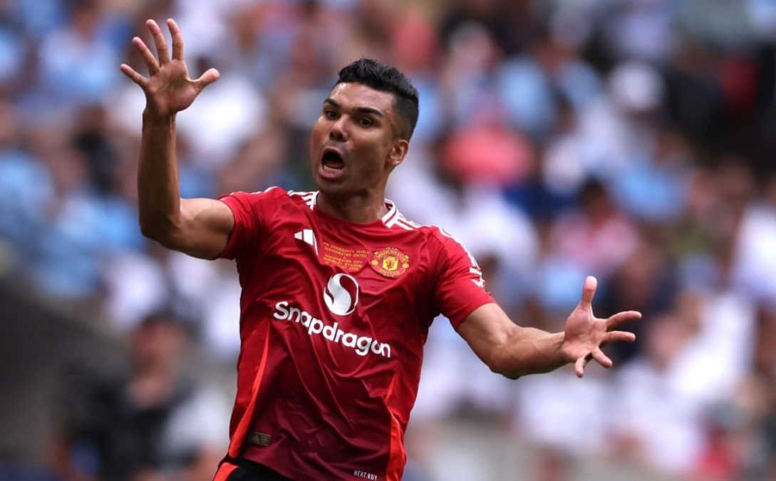 CDV MU doi thai do voi Casemiro hinh anh