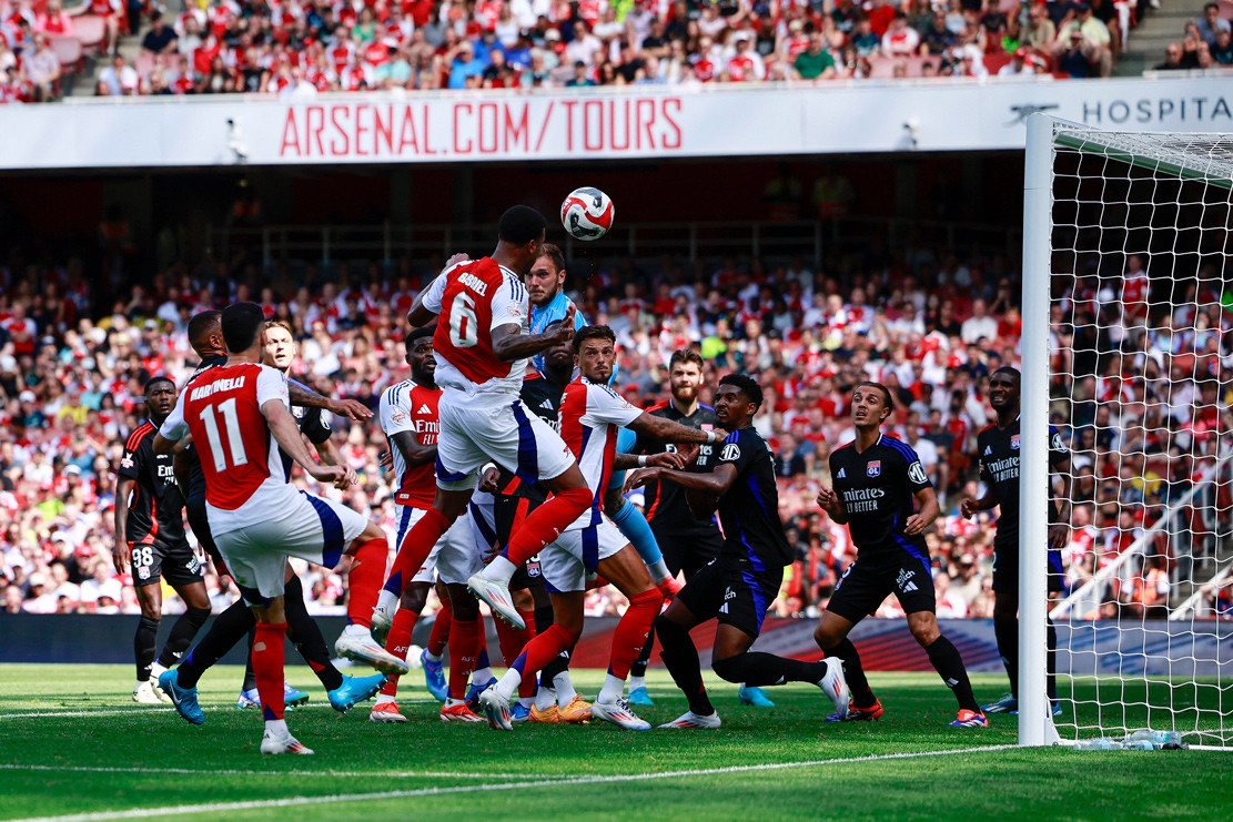 Highlights Arsenal 2-0 Lyon: Calafiori ra mat hinh anh
