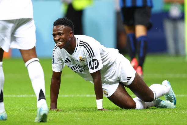 Vinicius pham loi roi mang doi thu hinh anh