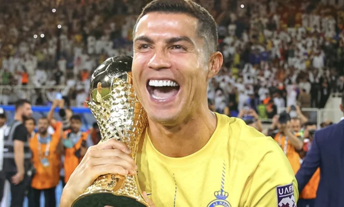 Ronaldo tao con sot khi lap kenh YouTube hinh anh