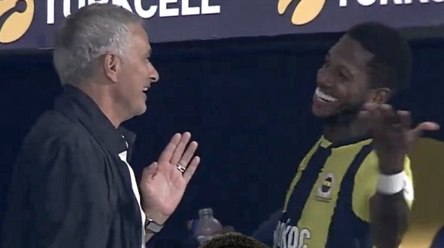 Phan ung cua Mourinho khi Fred lap hat-trick hinh anh