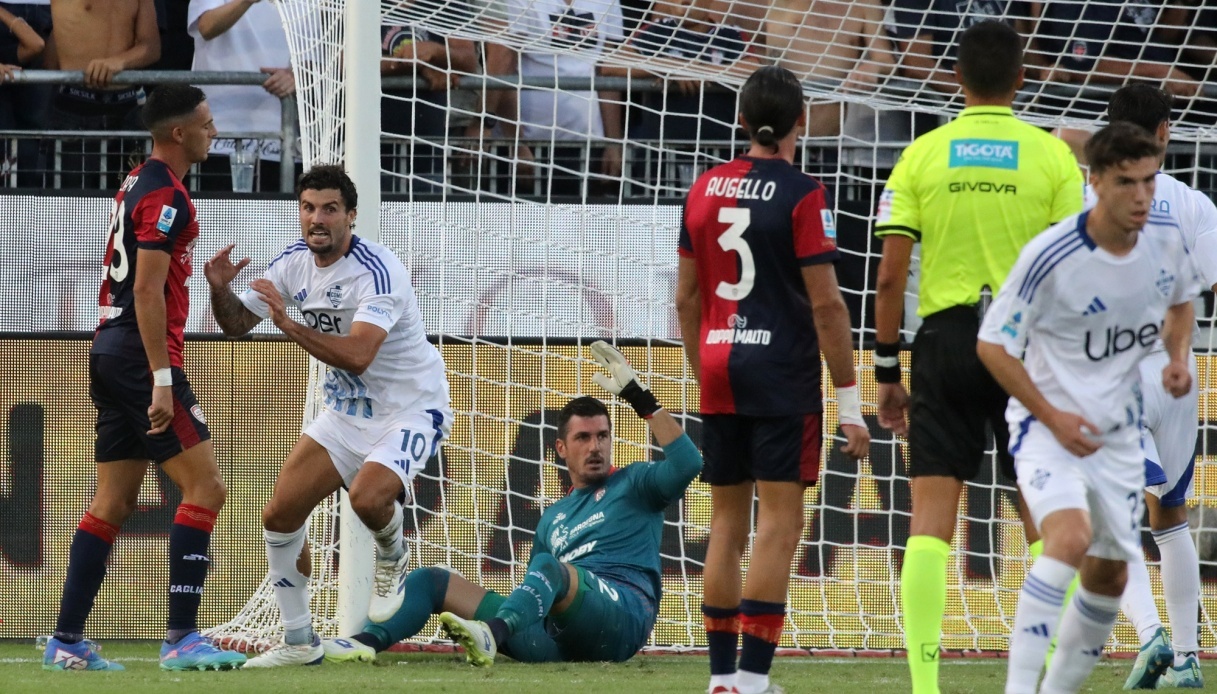 Doi cua Fabregas co diem so dau tien tai Serie A hinh anh