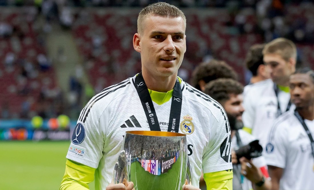 HLV Ancelotti ra phan quyet ve tuong lai Lunin hinh anh