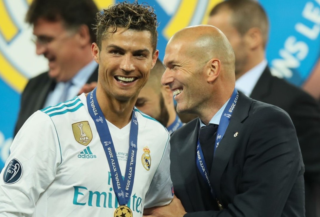 Ronaldo muon tai hop voi Zidane hinh anh