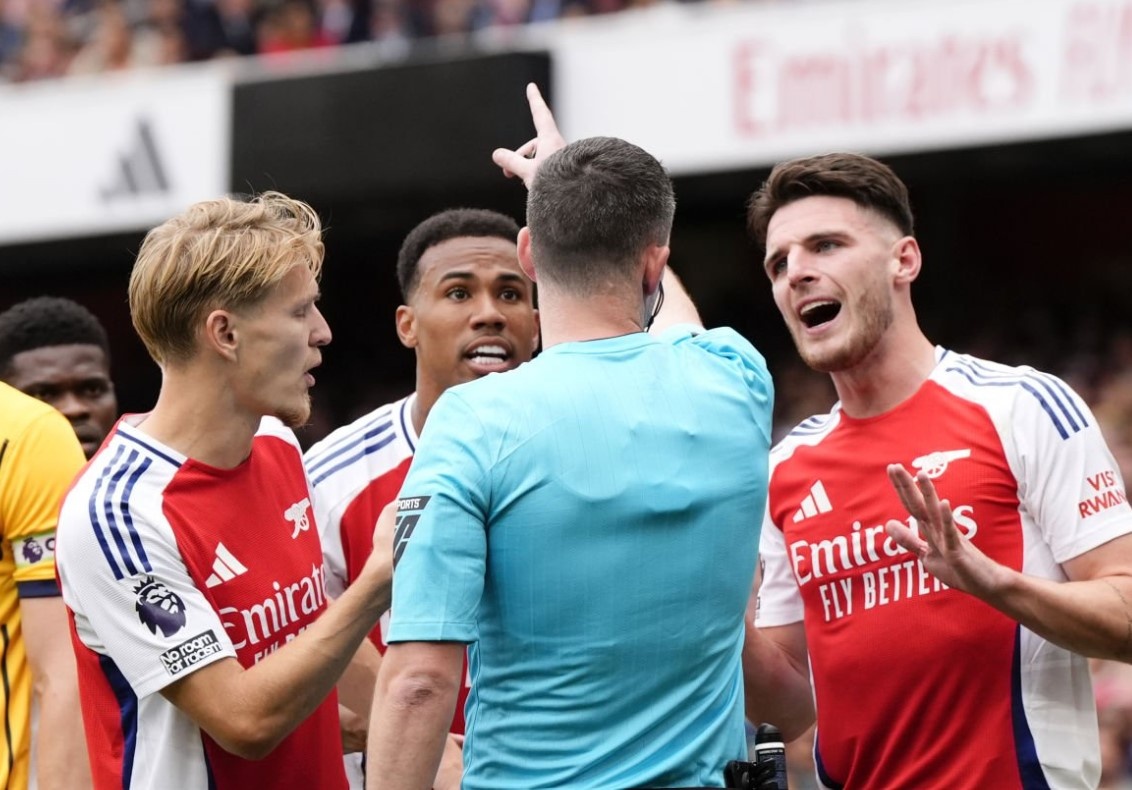 Declan Rice nhan the do, Arsenal chia diem voi Brighton hinh anh
