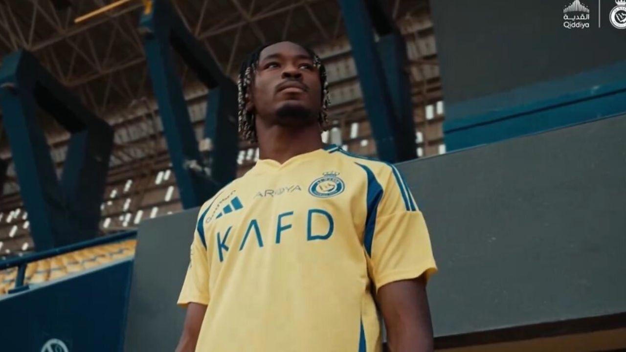 Chi tram trieu euro, doi cua Ronaldo van chua lot xac hinh anh