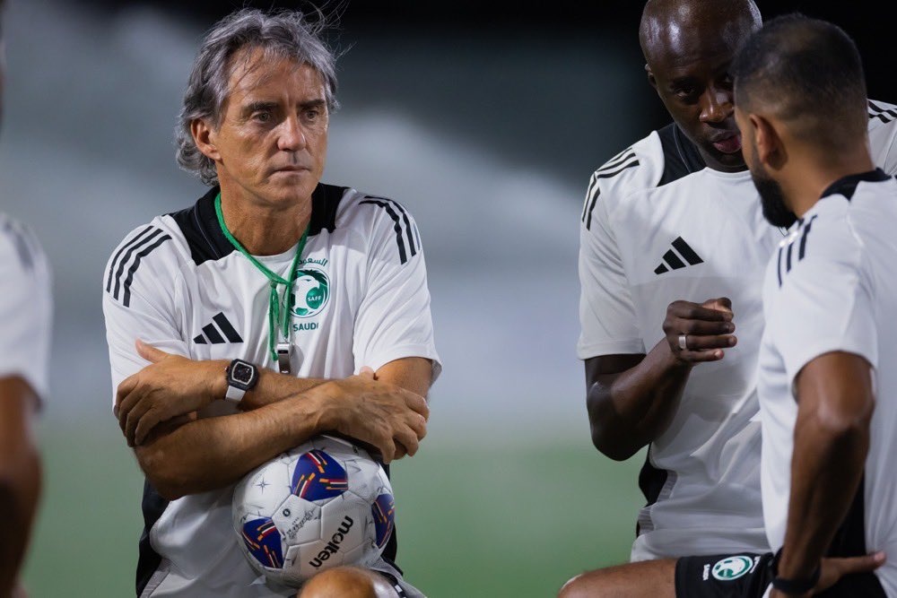 HLV Mancini noi nong hinh anh