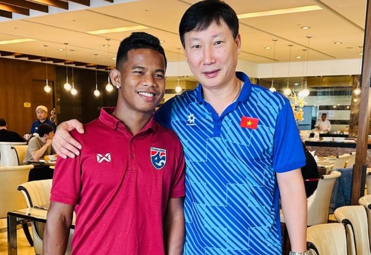 HLV Kim Sang-sik gap rieng tuyen thu Thai Lan hinh anh
