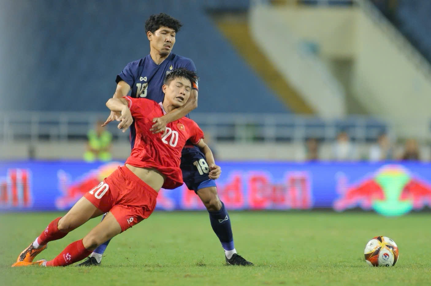 Viet Nam vs Thai Lan anh 8