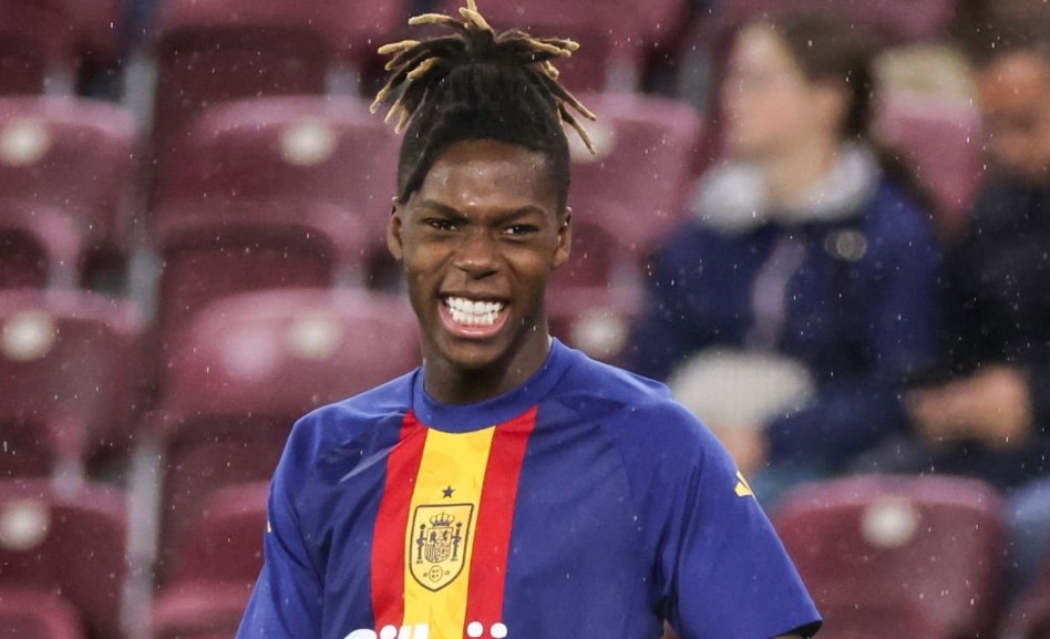 Nico Williams duoc me cho mua sieu xe hinh anh