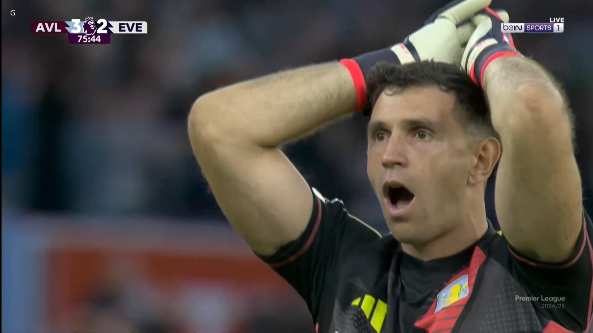 Khoanh khac khien Martinez sung sot hinh anh