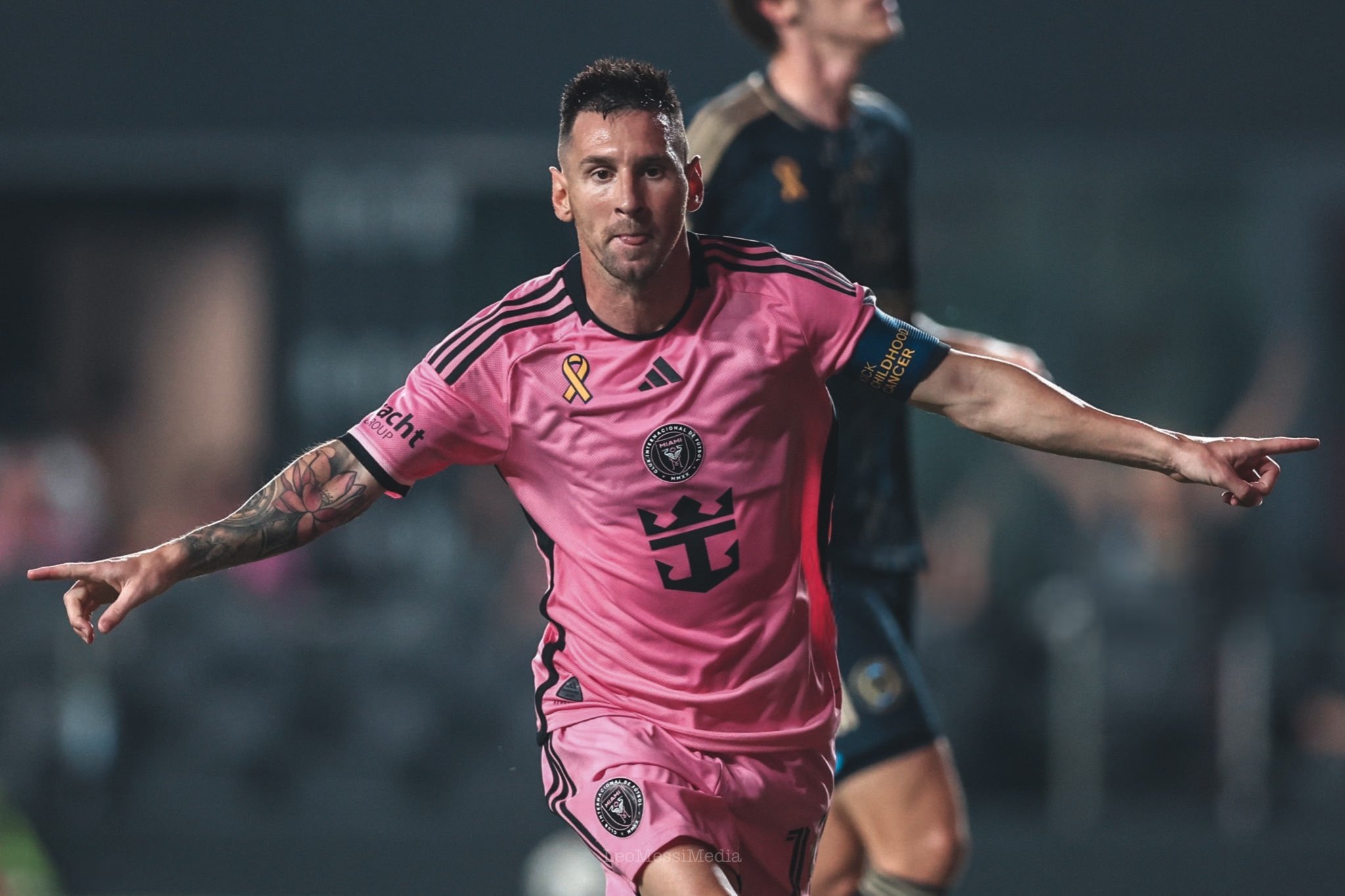 Messi ghi hai ban chi trong 4 phut hinh anh