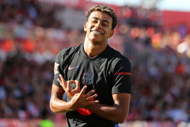 Barca sap ky 'sieu hop dong' voi Lamine Yamal hinh anh