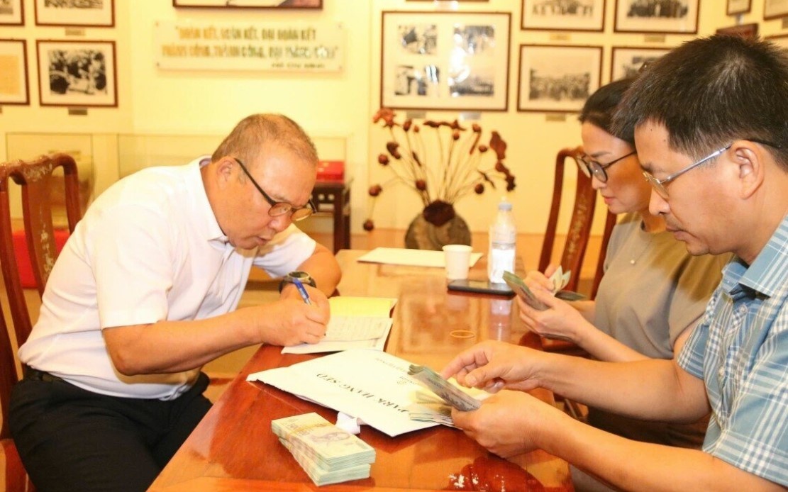 Ong Park Hang-seo ung ho nguoi dan chiu bao lu hinh anh