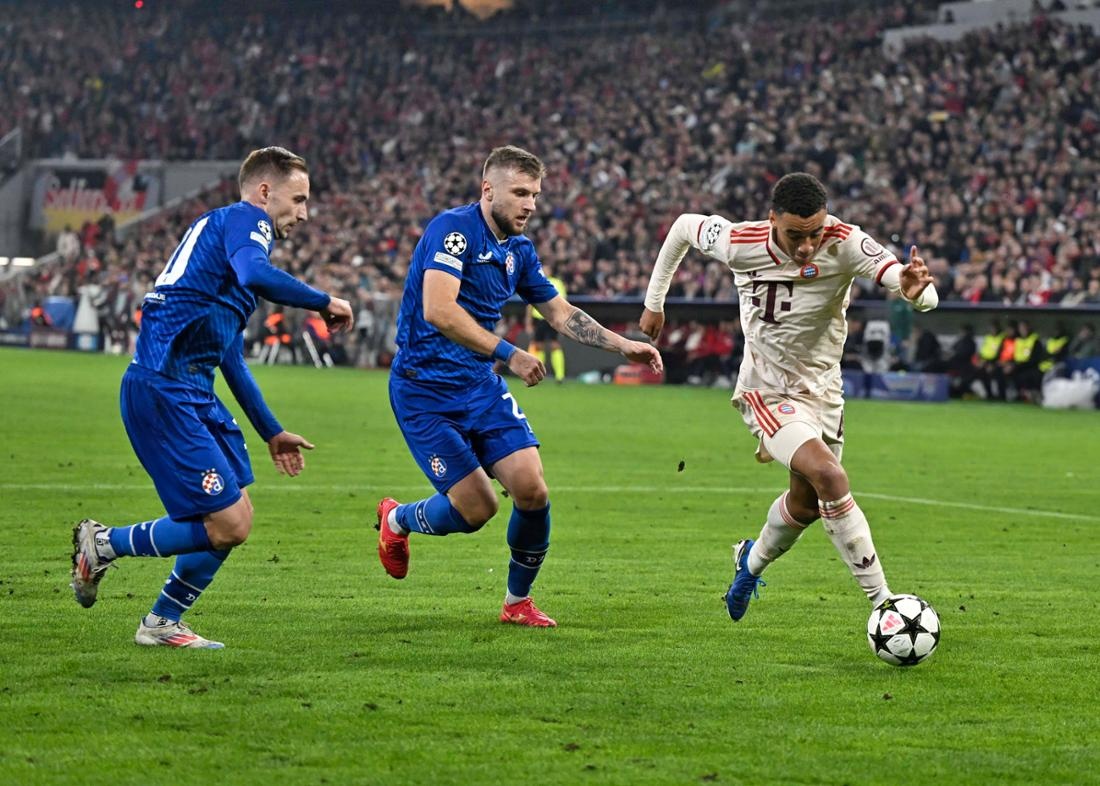 Musiala choi sang hinh anh