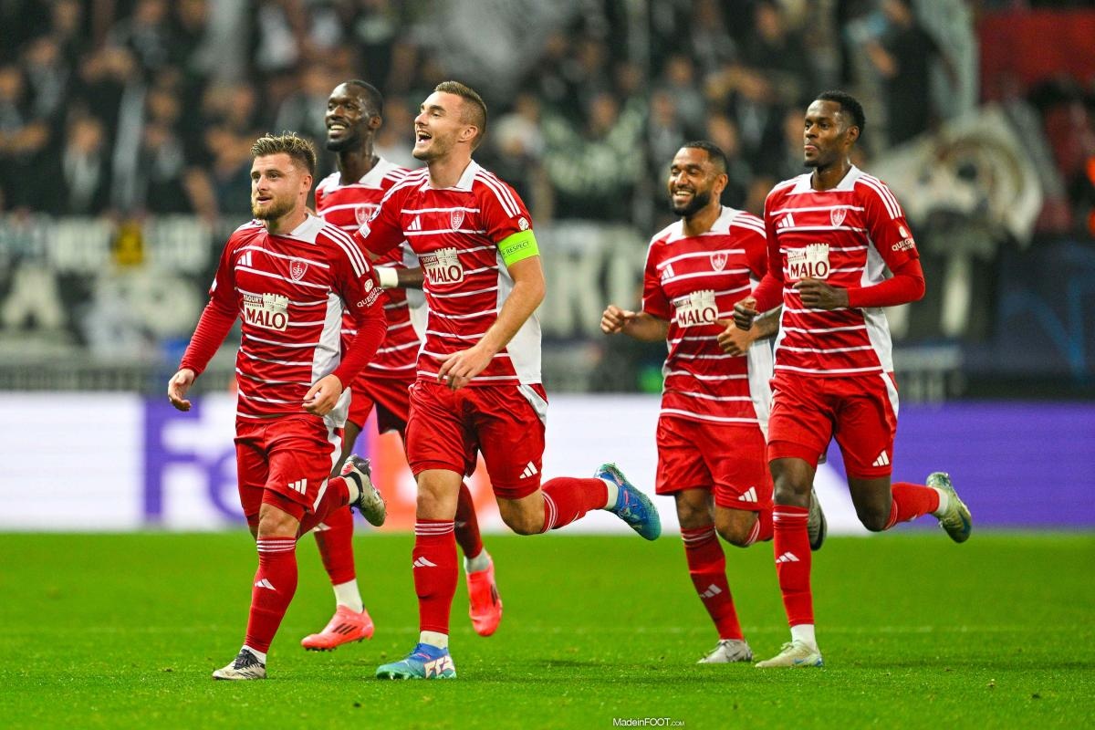 Doi bong vo danh viet lich su o Champions League hinh anh