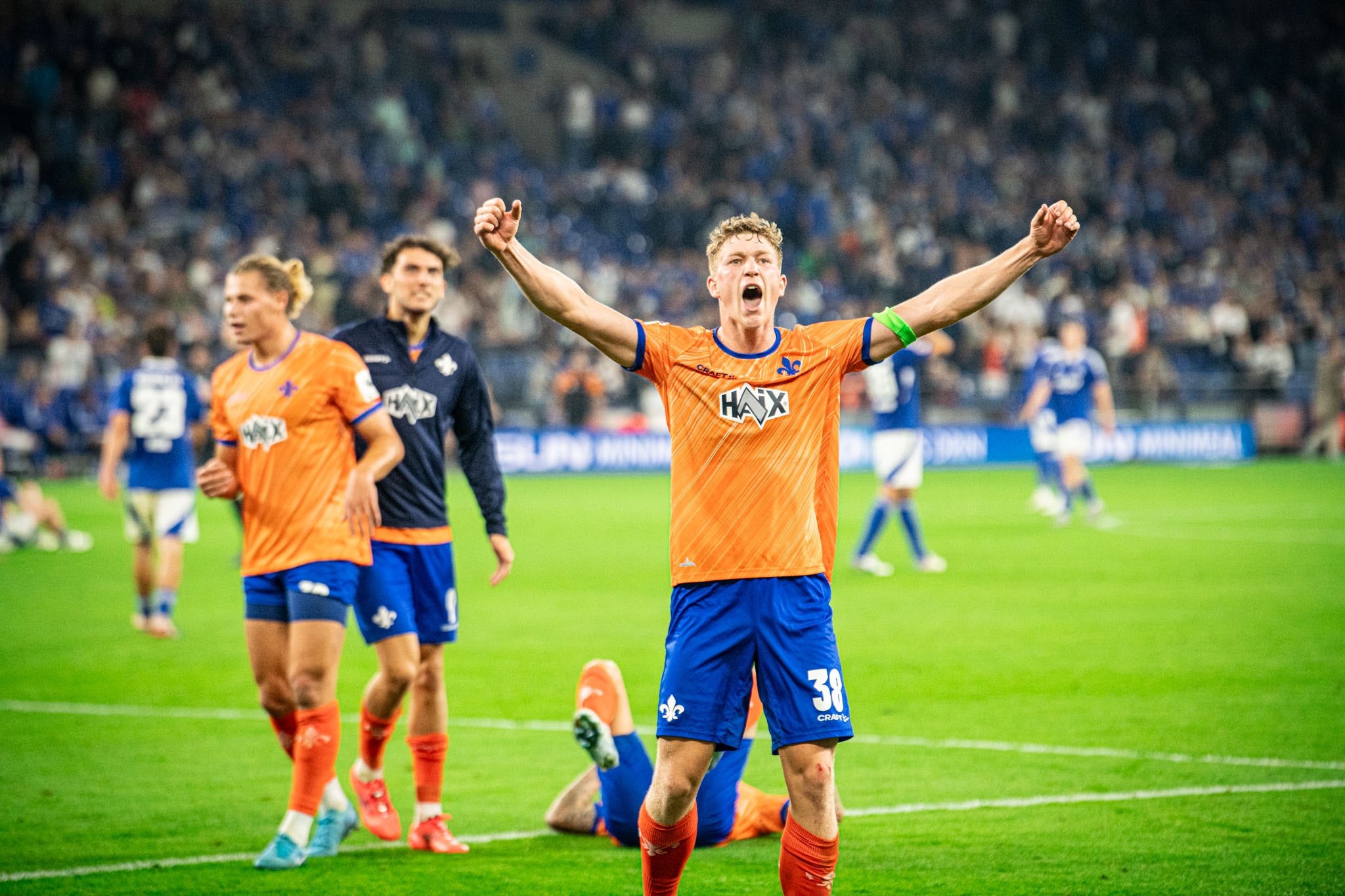 Tran dau kho tin nhat cua bong da Duc mua nay hinh anh