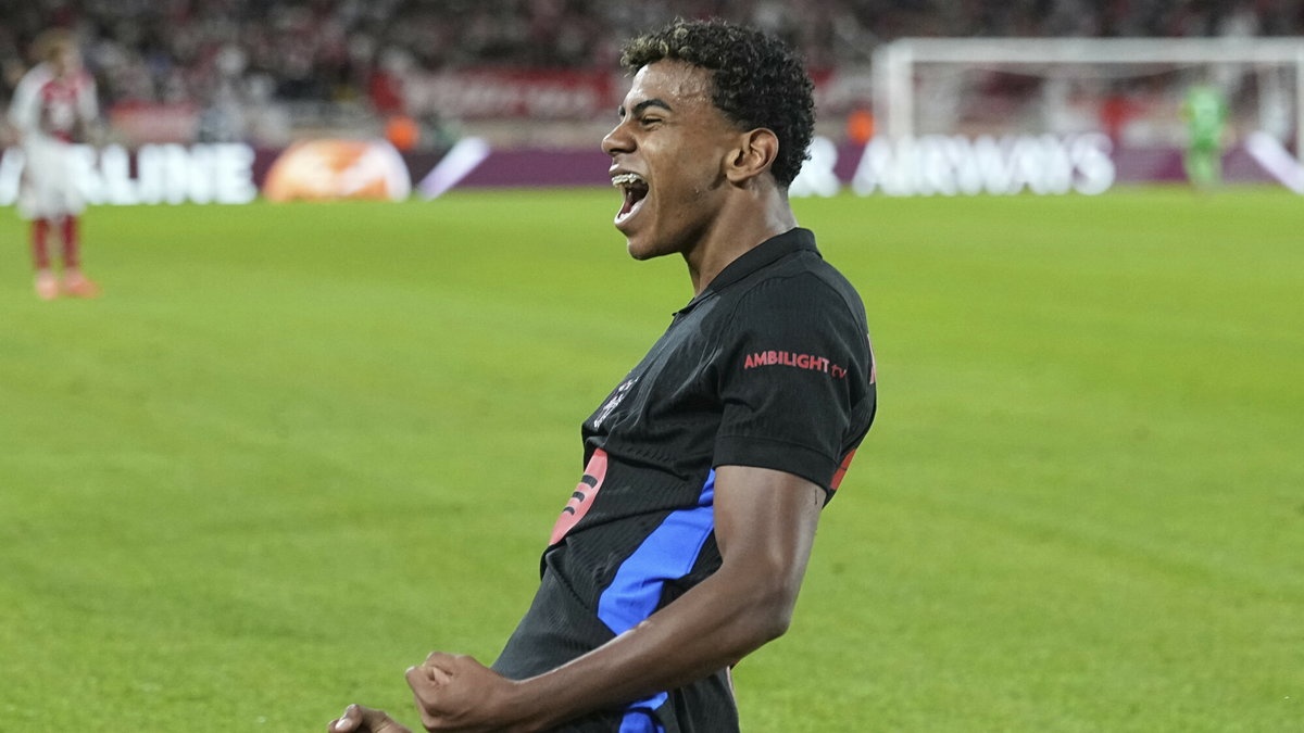 Lamine Yamal khien fan nga mu voi cu trivela dang cap hinh anh