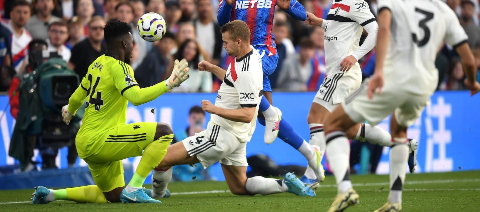 Pha cuu thua cua Onana dinh hon Raya hinh anh