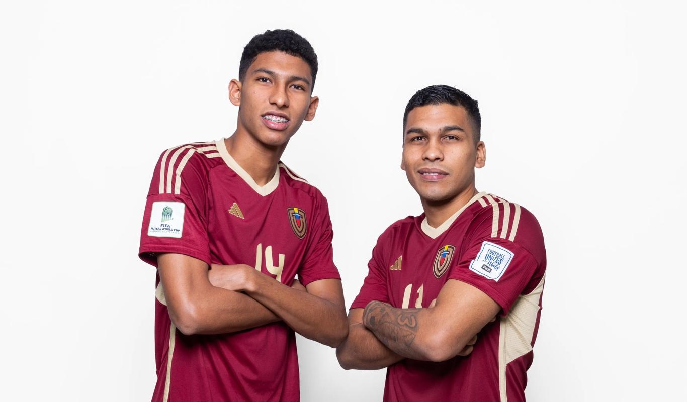 Hai anh em tao nen dia chan o World Cup Futsal hinh anh