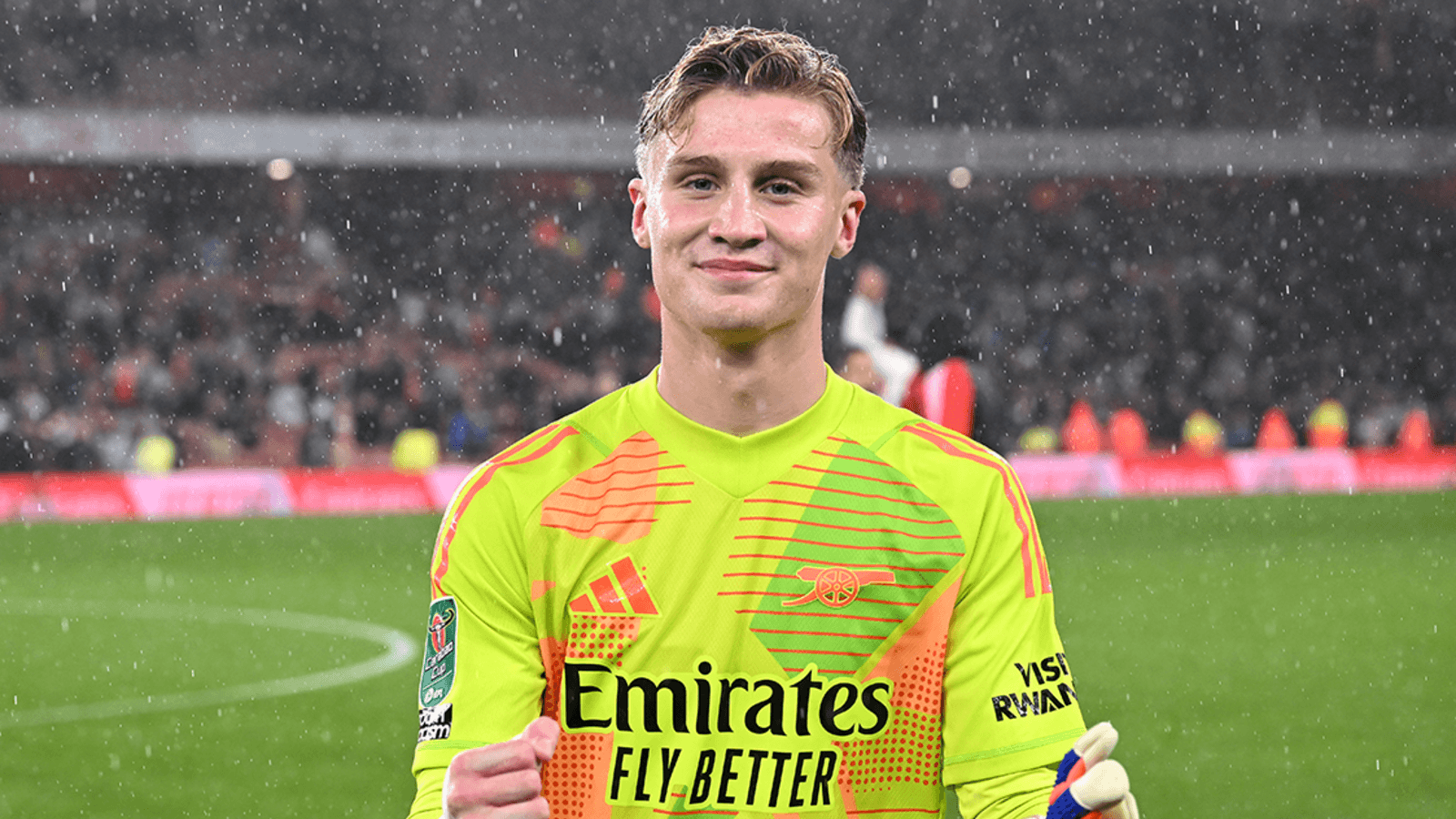 Cau thu 16 tuoi di vao lich su Arsenal hinh anh