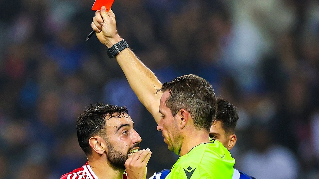 Buc anh hon nghin loi noi ve su hon loan cua MU hinh anh