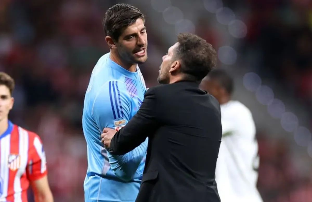 HLV Simeone trach Courtois hinh anh