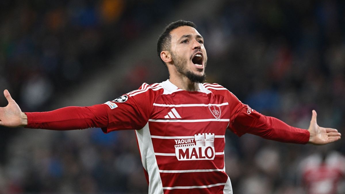 Doi bong vo danh tao cu soc o Champions League hinh anh