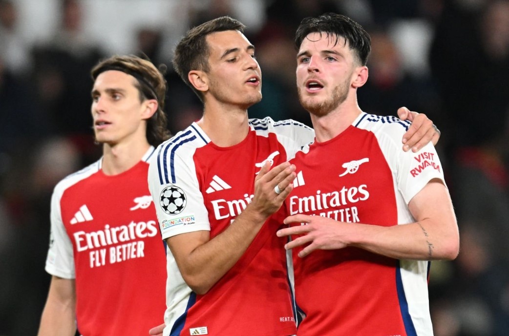 Arsenal thang de PSG tai Emirates hinh anh