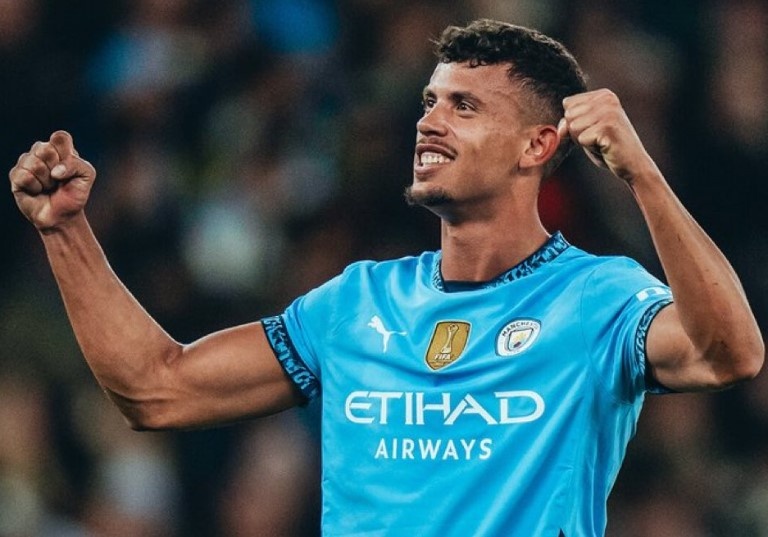 Sao Man City bi bat vi giat dien thoai cua CDV hinh anh