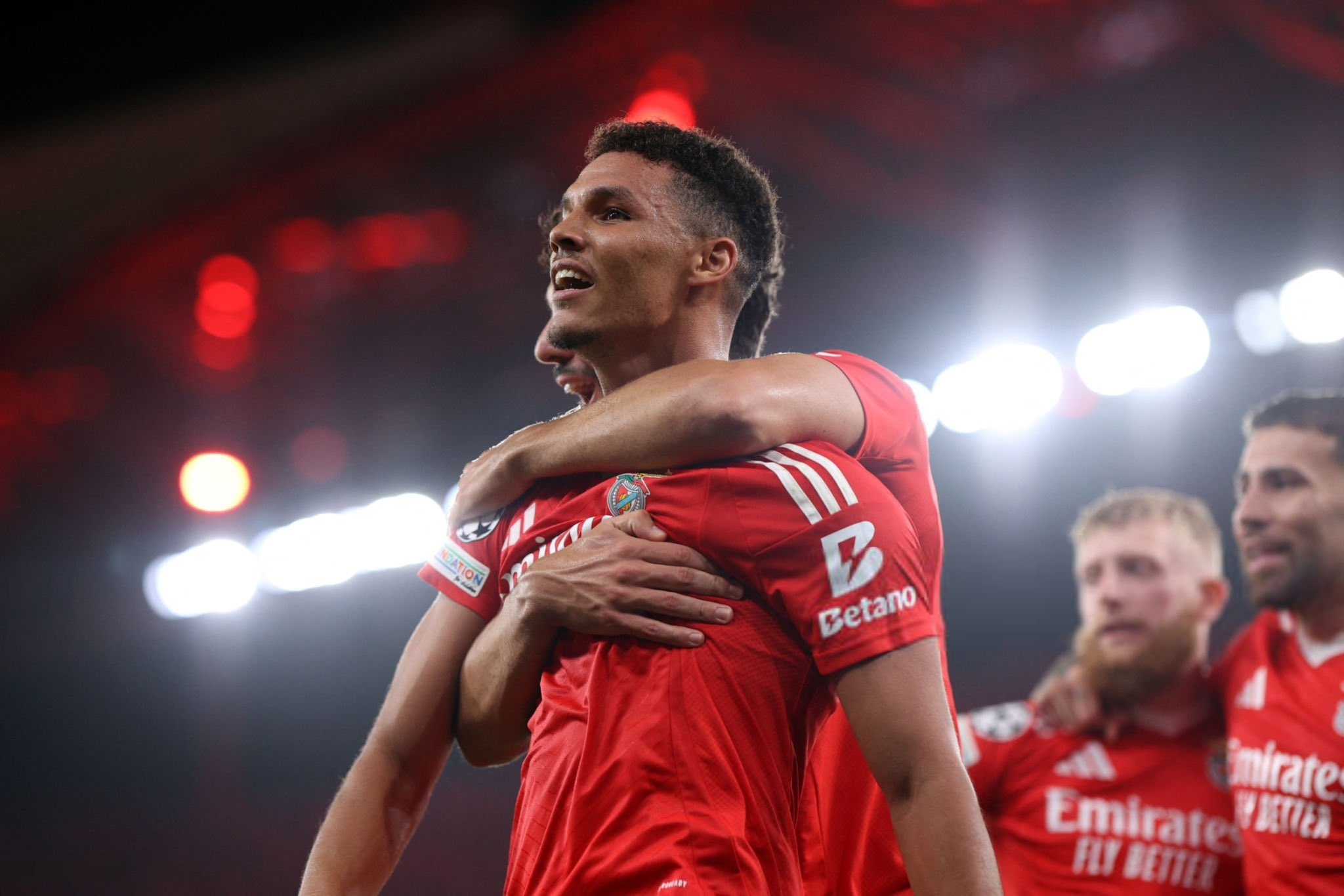 Benfica huy diet Atletico Madrid hinh anh