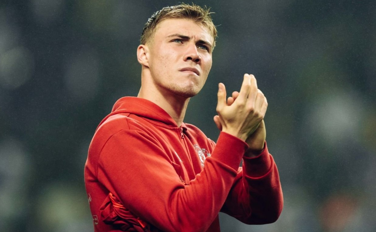 Hojlund xin loi hinh anh