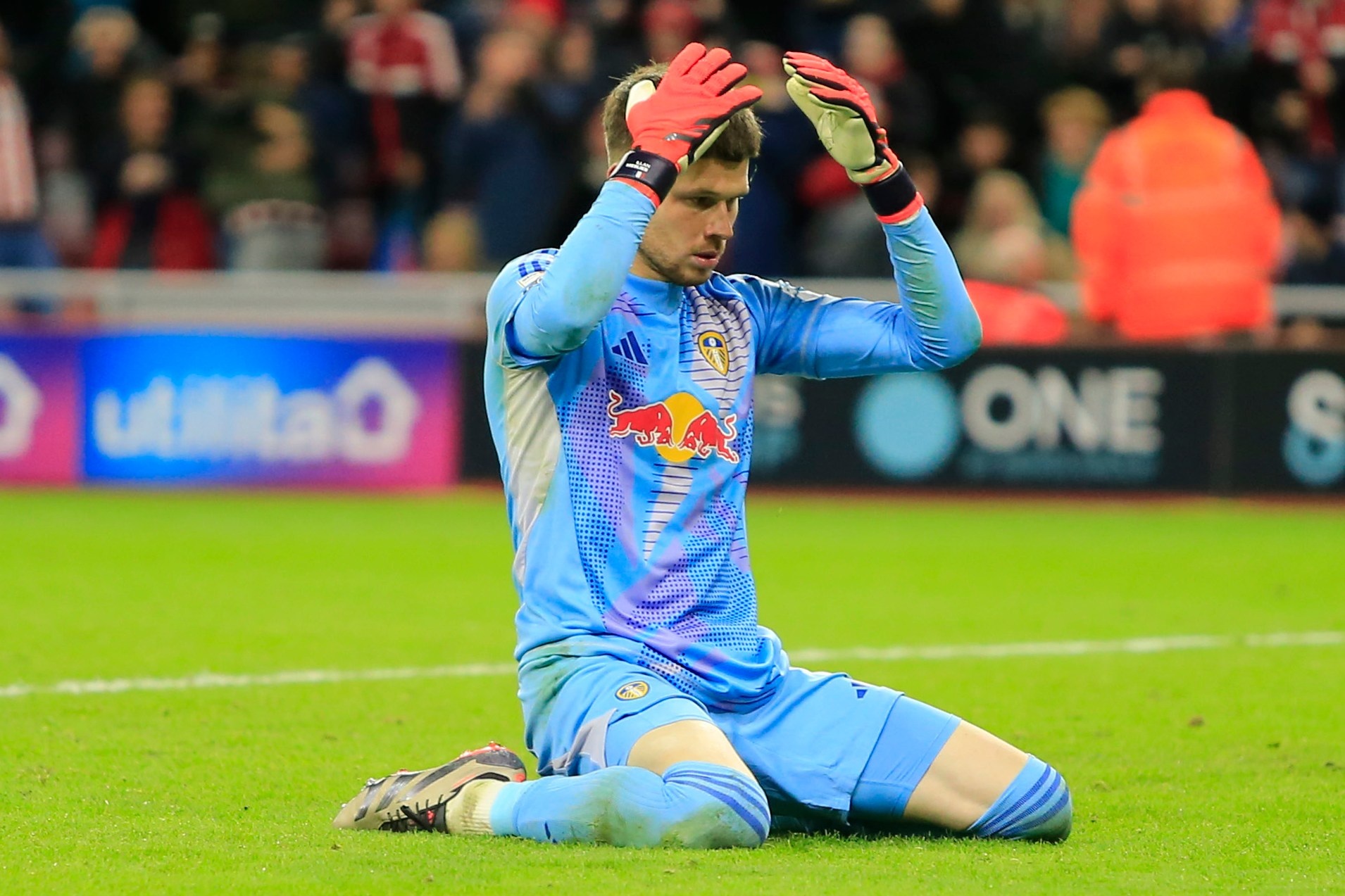 Sai lam khong tuong cua thu mon Leeds hinh anh