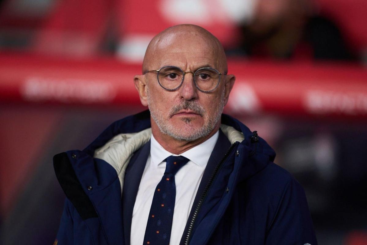 HLV Tay Ban Nha: Vo dich... va ngheo hinh anh