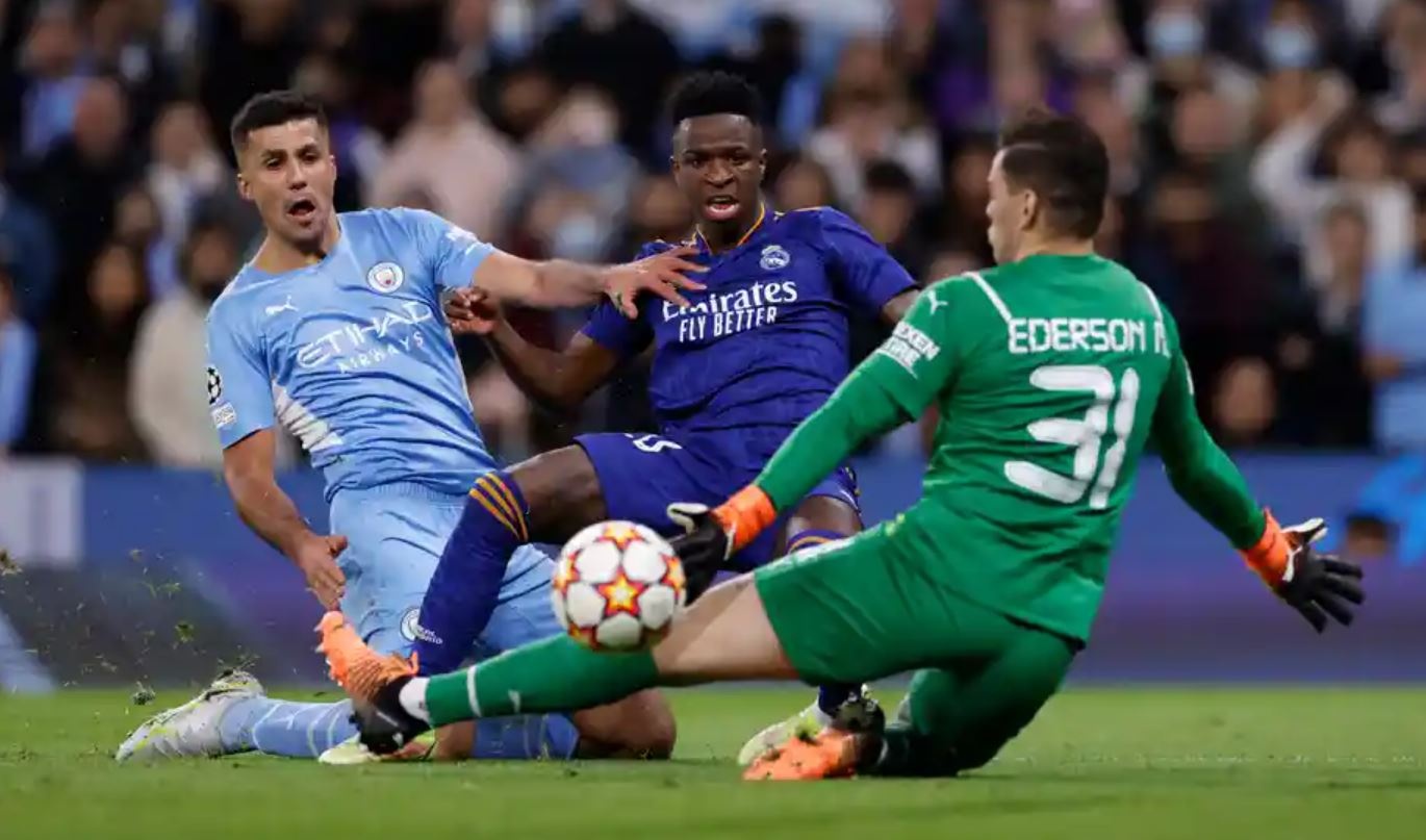 Ederson choc gian nguoi ham mo Man City hinh anh