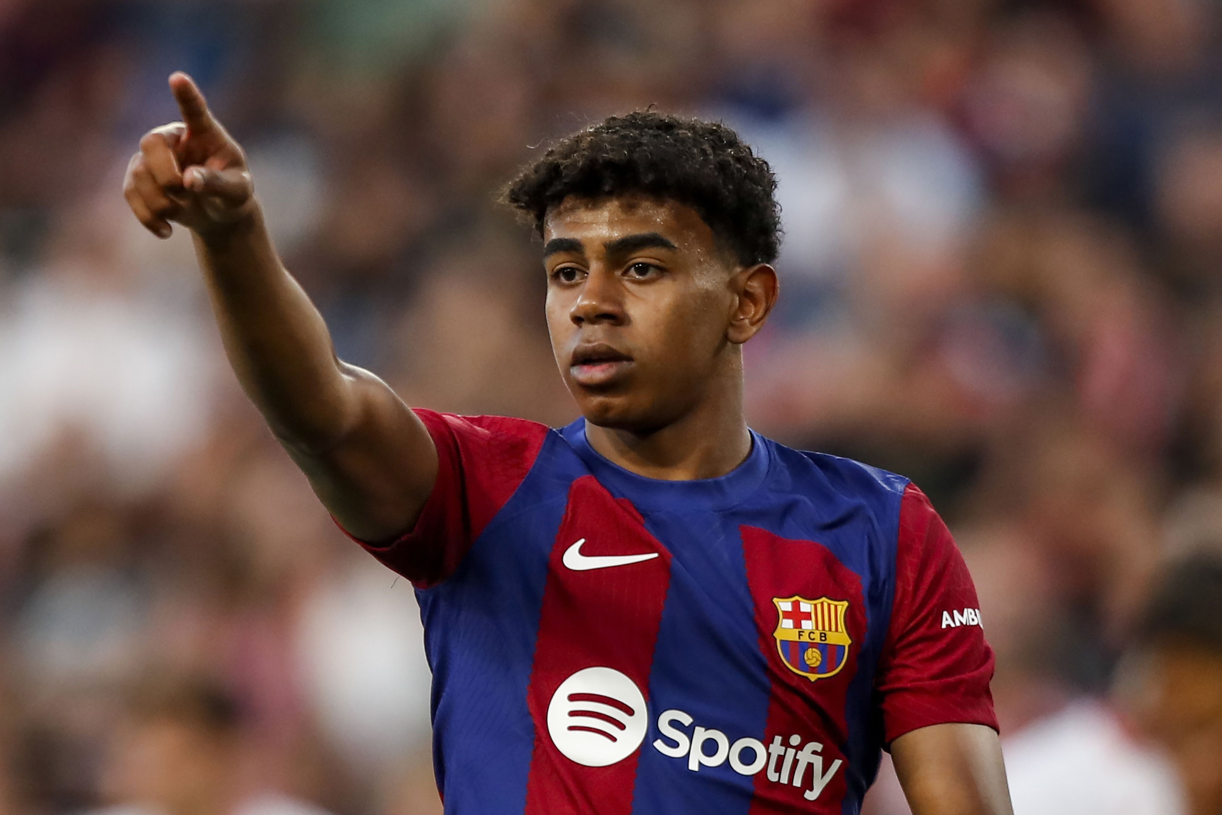 Yamal - Con sot moi lam rung chuyen lang tuc cau hinh anh