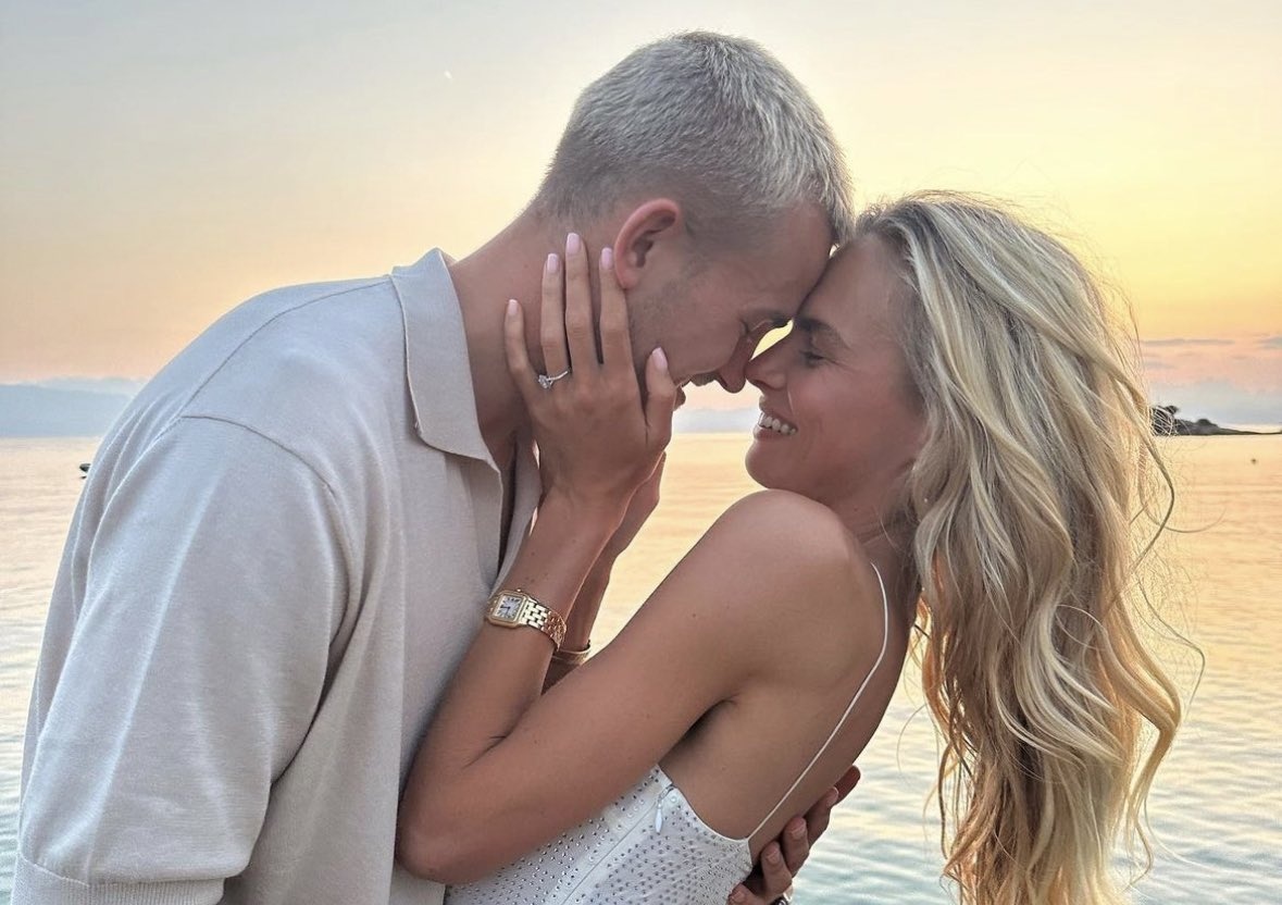 Bi kich gia dinh cua De Ligt hinh anh