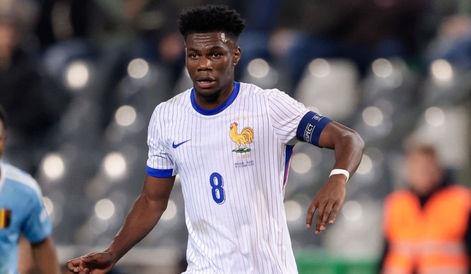 Tchouameni nhan the do trong ngay Phap ha Bi hinh anh