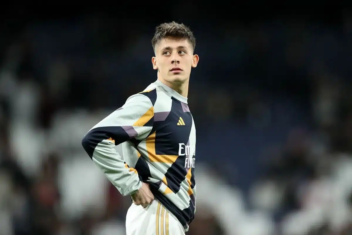 Real Madrid dung phi pham Guler hinh anh