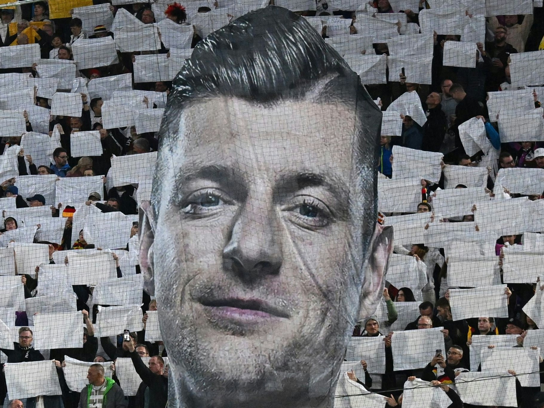 Vet ran dau tien trong de che Real Madrid hinh anh