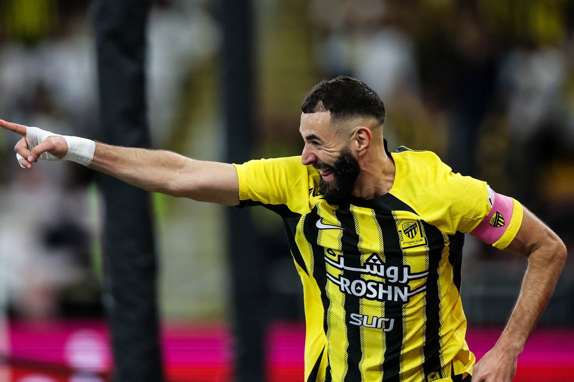 Benzema danh bai Aubameyang hinh anh