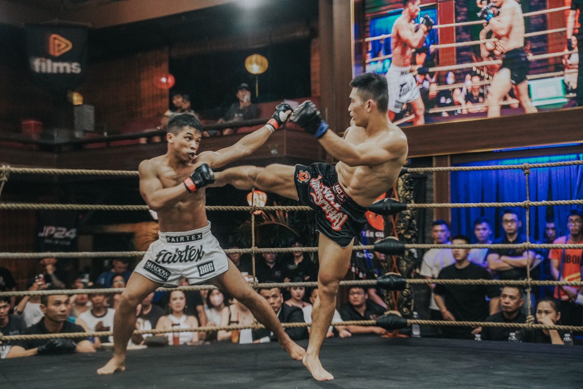 Nhung cuoc doi dau nay lua tai giai MMA cua Johnny Tri Nguyen hinh anh