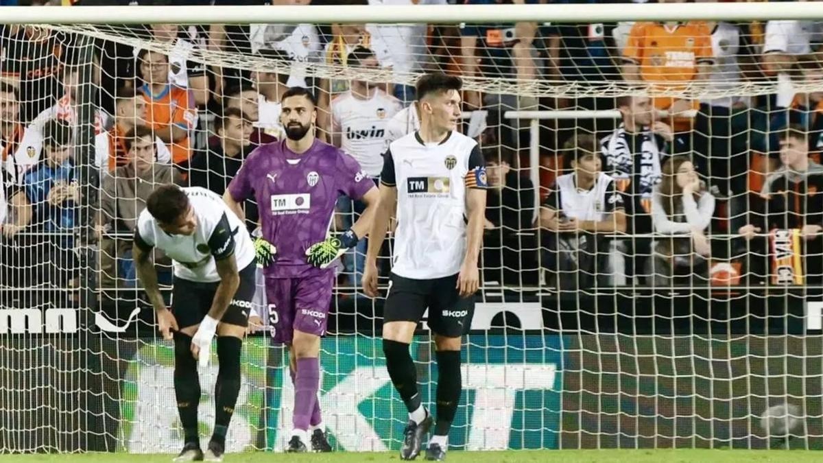 Ty phu Singapore day Valencia xuong vuc tham hinh anh