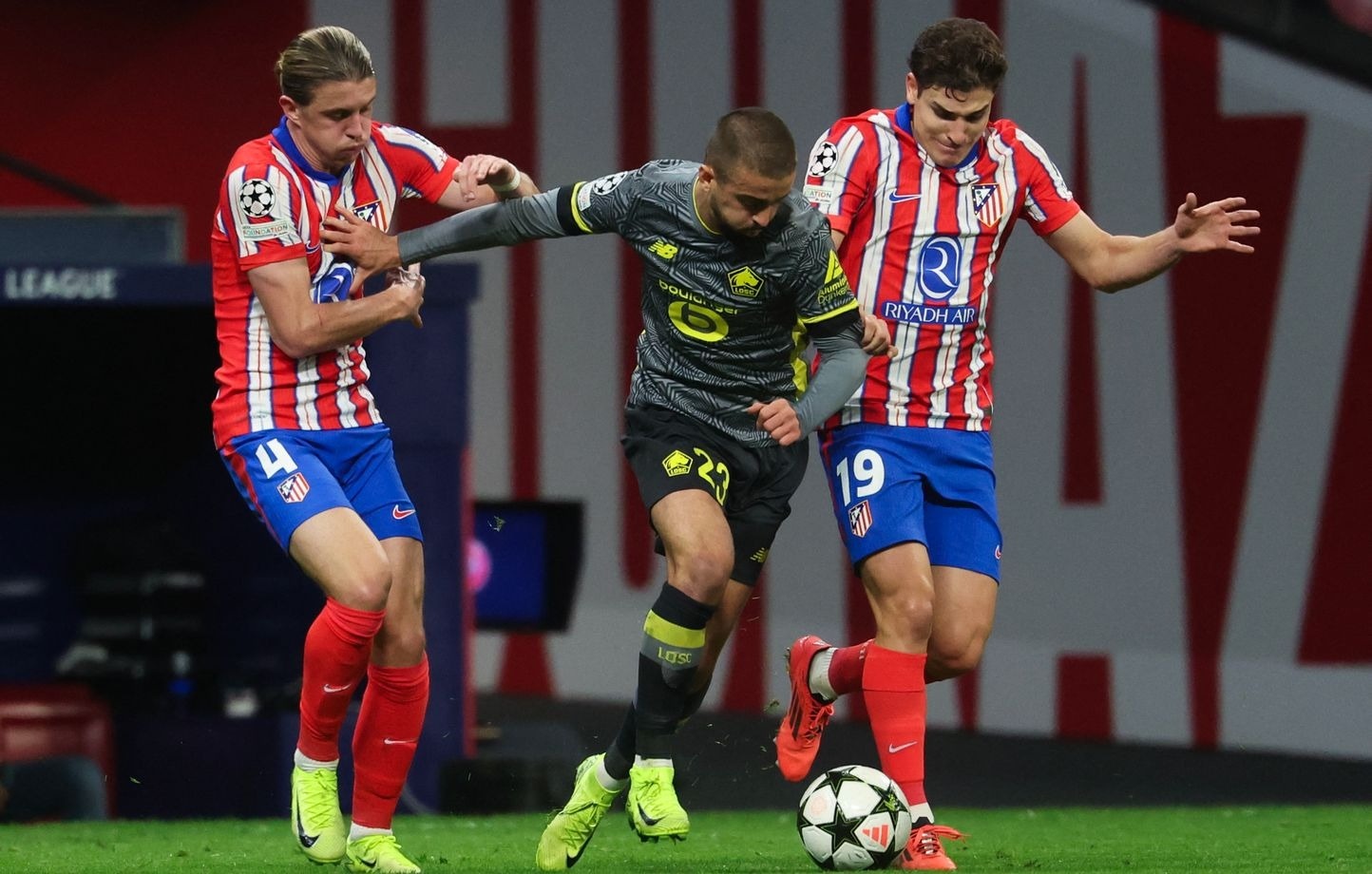 Lille tao cot moc kho tin o Champions League hinh anh