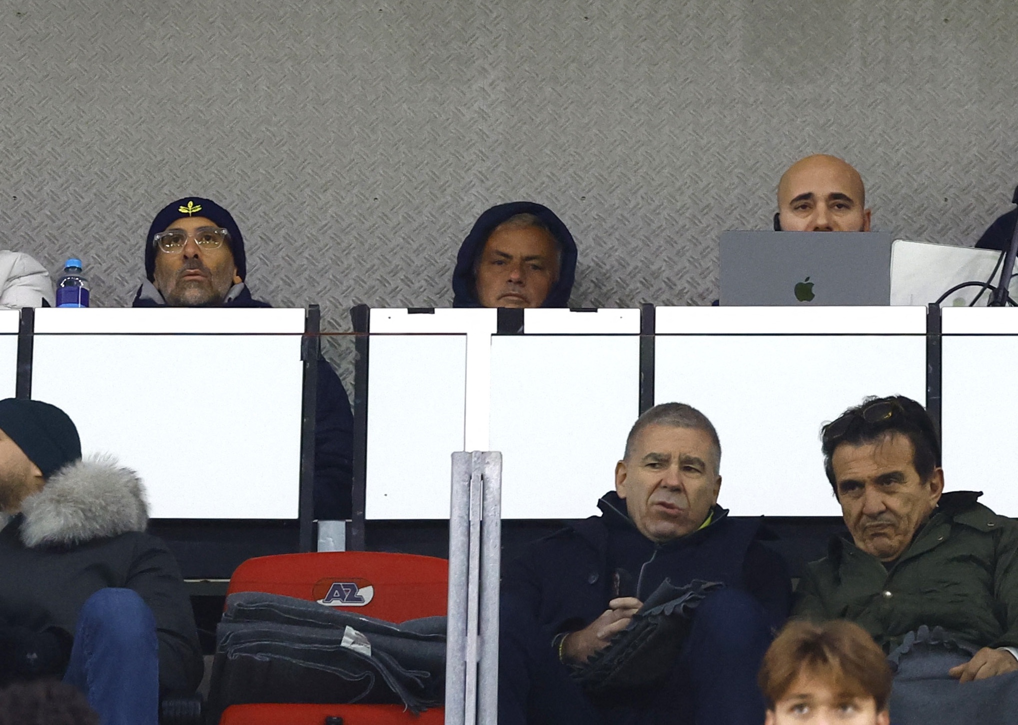 Mourinho noi con thinh no hinh anh