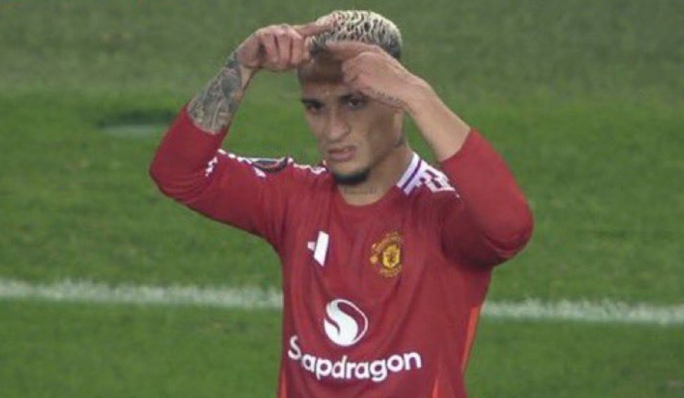 Antony bat khoc hinh anh