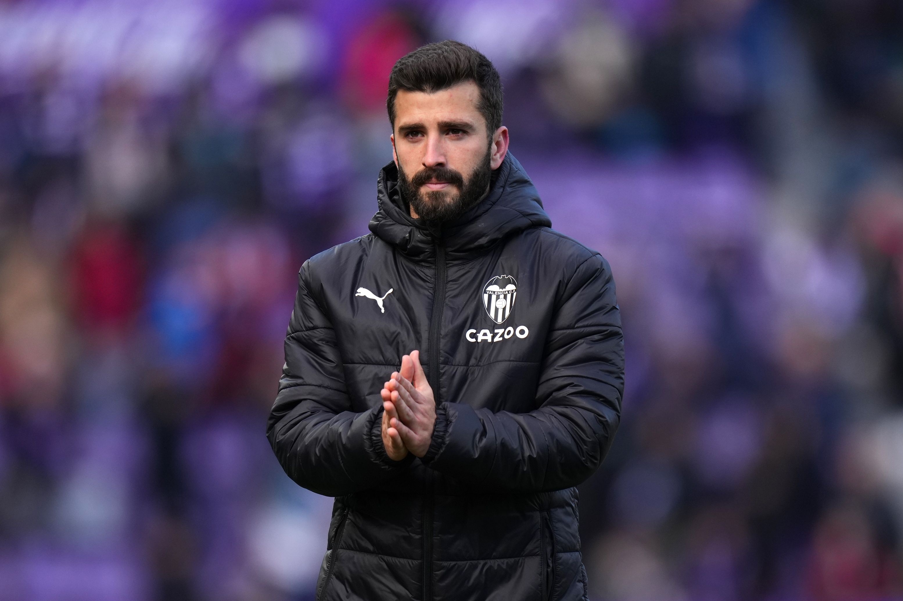 Valencia lun sau vao khung hoang hinh anh